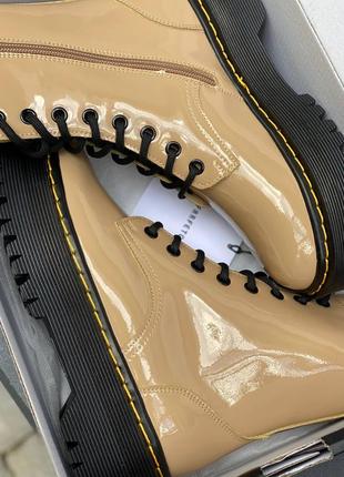 Dr.martens jadon черевики мартінс лаковані на високій підошві беж демісезон весна осінь знижка ботинки берцы лак бежевые деми высокая платформа скидка4 фото