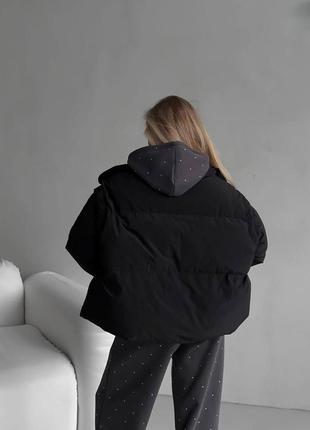 Женская черная стильная трендовая зимняя качественная объемная куртка-трансформер🚀 со съемными рука2 фото