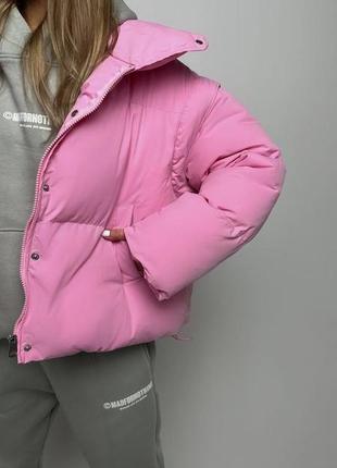 Жіноча рожева стильна трендова якісна зимова обʼємна куртка-трансформер🚀 зі зʼємними рукавами