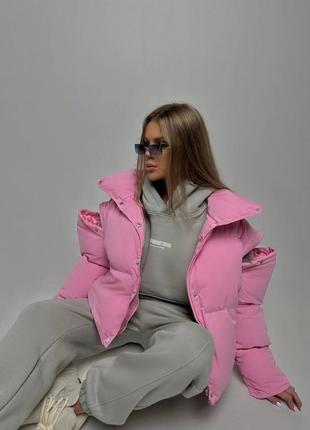 Женская розовая стильная трендовая зимняя качественная объемная куртка-трансформер🚀 со съемными рук5 фото