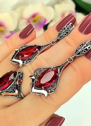 Женский ювелирный серебряный гарнитур с красным камням4 фото