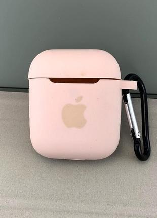 Чехол для airpods silicone case с карабином бежевый