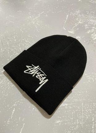 Шапка з білою вишивкою stussy (стусси)