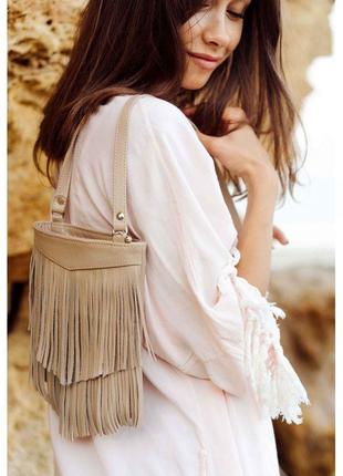 Кожаная женская сумка с бахромой мини-кроссбоди fleco светло-бежевая
