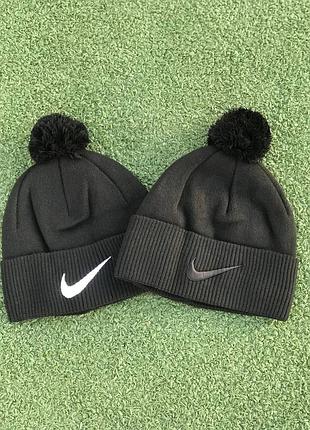 Чоловіча шапка nike з помпоном чорна на флісі вишитий логотип спортивна зимова утеплена найк 46-62 см