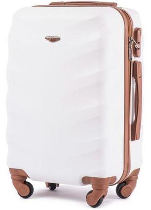 Маленький дорожный пластиковый чемодан на колесиках wings чемодан мини бордо размер xs чемодан на колесиках10 фото