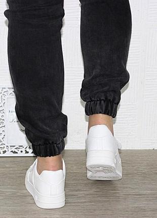 Белые женские кроссовки на липучках4 фото
