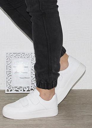 Белые женские кроссовки на липучках2 фото