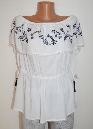 Чарівна блуза з вишивкою і відкритими плечима george