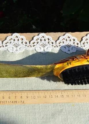 Гарний, цікавий  предмет!☝️
лопатка для взуття і щітка для одягу, два в одному!;)
у вигляді мудрої сови!🦉4 фото