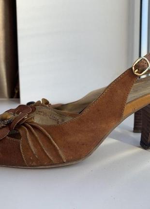 Шкіряні босоніжки