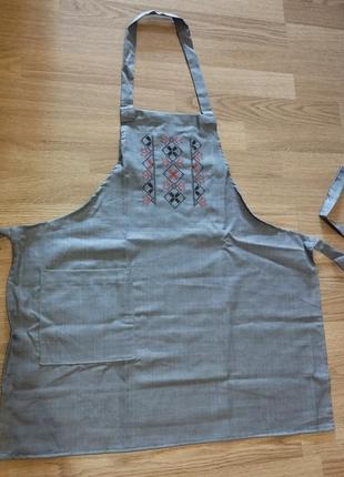 Патріотичний фартух із вишуванням фартух з орнаментом.