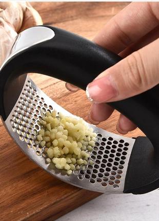 Прес для часнику garlic press 10.7х5.1х6.9 см із неіржавкої сталі з пластиковою ручкою