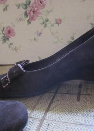 Замшевые коричневые туфли с бантиками фирмы Gabor р. 375 фото