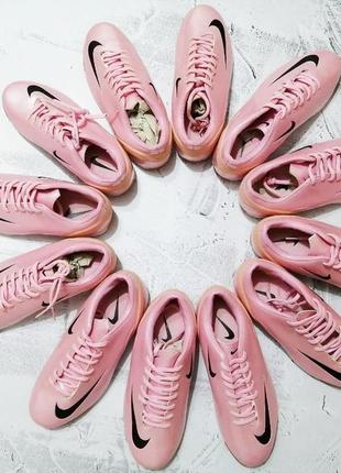 Рожеві жіночі кросівки для спорту nike7 фото