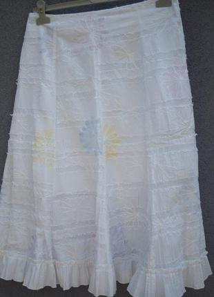Три белые юбки одного фасона различной расцветки 50р5 фото
