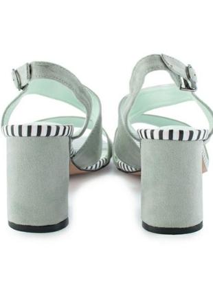 Стильні бірюзові м'ятні босоніжки на широкому зручному каблуці модні яскраві4 фото
