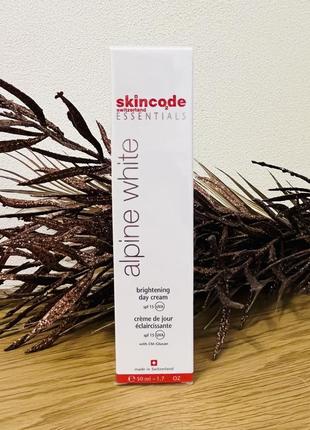 Оригінал крем для обличчя, денний "освітлювальний" skincode essentials alpine white brightening day cream spf15