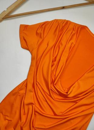Футболка женская оранжевого цвета с декольте с драпировкой от бренда italy2 фото