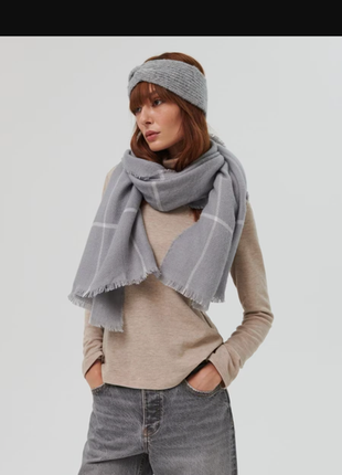 Теплый шарф серого цвета теплый платок