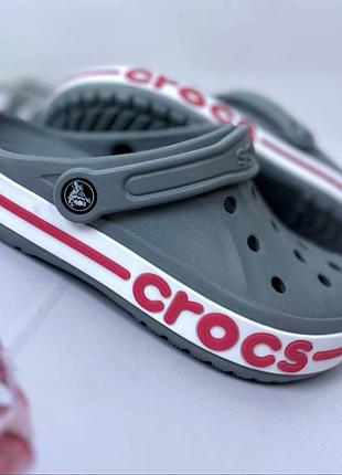 Женские кроксы сабо crocs bayaband light grey/candy pink серые