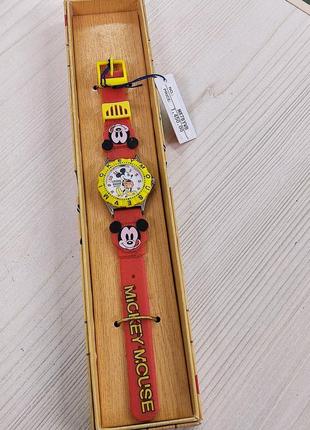 Часы mickey mouse