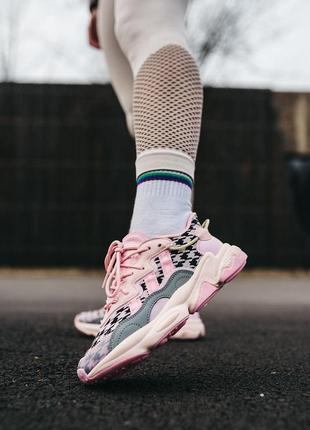 Женские кроссовки  adidas ozweego adiprene pride pink beige