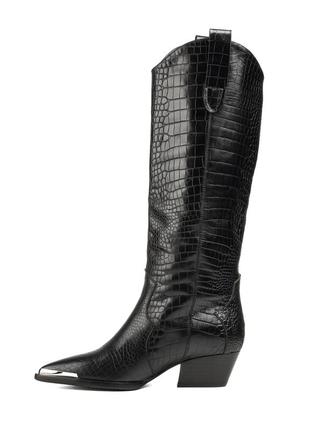 Сапоги-ковбойки женские демисезонные черные кожаные на каблуке 1703б7 фото