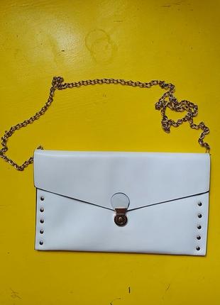 Женская сумка на цепочке