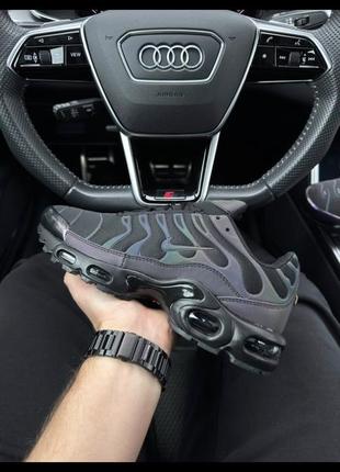 Nike air max plus black chameleon