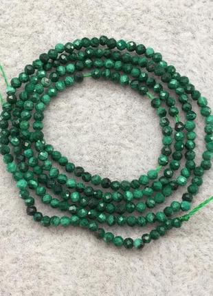 Намистины на нитке натуральный камень малахит граненый шарик d=2мм l=38 см