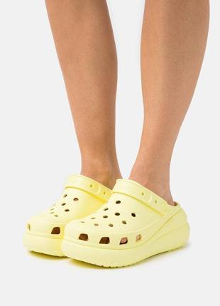 Крокс классик клог платформа краш лимони crocs classic crush sulphur2 фото