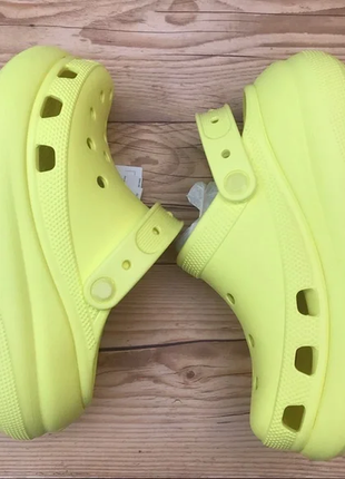 Крокс классик клог платформа краш лимони crocs classic crush sulphur6 фото