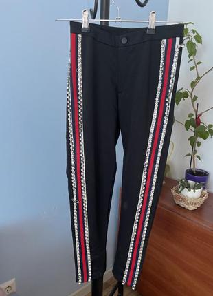 Ефектні чорні брюки