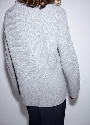 Трикотажний светр із v-подібним вирізом3 фото
