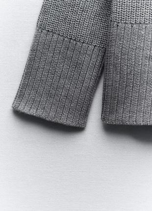 Трикотажний светр із v-подібним вирізом8 фото