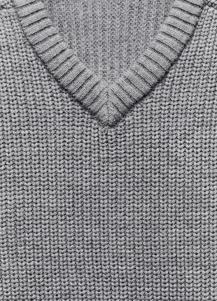Трикотажний светр із v-подібним вирізом9 фото