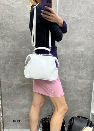 Модная вместительная женская сумка кросс боди качественная бежевая с двумя съемными ремнями6 фото