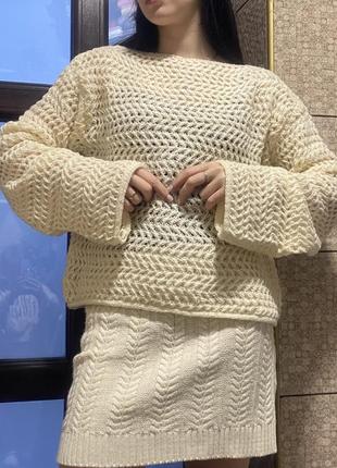 Стильный свитер крупной вязки