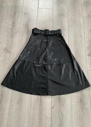 Кожаная юбка юбка миди черного цвета с поясом более скрытого дорого бренда reserved размер xs s1 фото