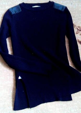 Модна і стильна кофта насиченого чорного кольору з розрізами по боках mango в рубчик