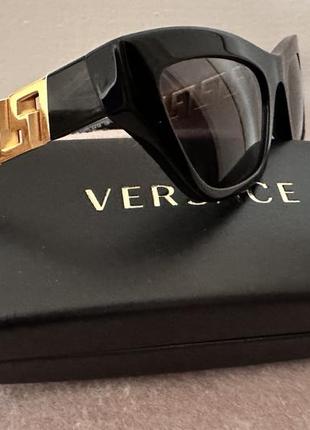 Нові окуляри versace , утрамодна модель 2023 року , оригінал , повністю весь пакет документів , чехол, коробка . в люксоптиці  ціна 9600 грн .8 фото