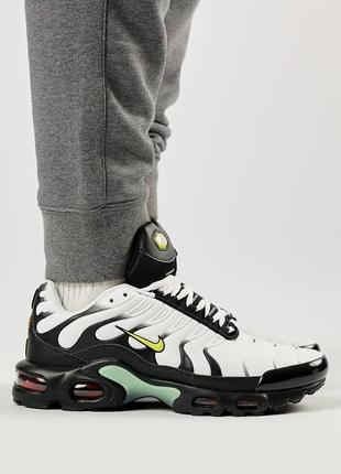 Чоловічі чорно-білі  кросівки на весну в стилі nike air max plus  🆕 найк аир макс