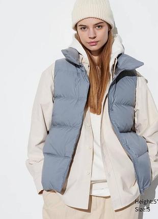 Жилетка uniqlo блакитна powder soft на пуху (nanodesign)