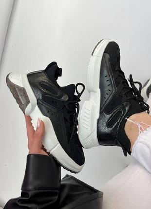 Черные текстильные кроссовки