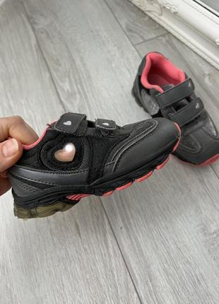 Кросівки на липучках для дівчики кросівки з сердечками кросівки світяться 25р кросівки