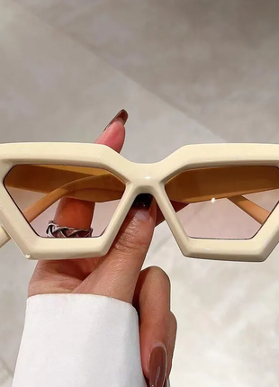 Новые солнцезащитные очки в винтажном стиле1 фото