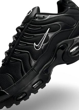 Чоловічі кросівки nike air max plus all black white2 фото