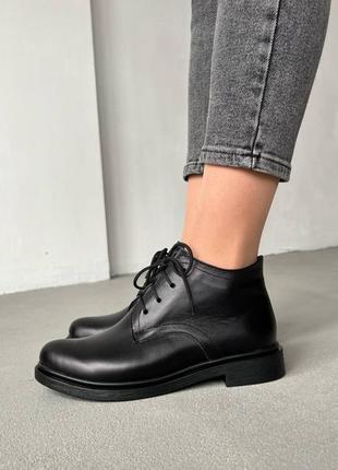 Черные женские короткие демисезонные ботинки ботинки из натуральной кожи