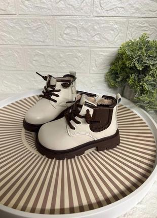 Класні демі черевички для дівчаток